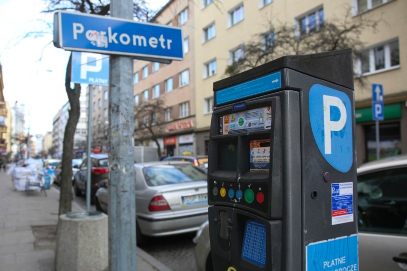 Kierowcy chcą parkować za darmo w Piotrkowie. RPO "miażdży" urzędników